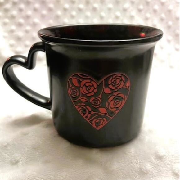 Market Finds Black & Red Raised Roses Stained Glass Heart 14oz Ceramic Mug-NEW - Picture 3 of 7